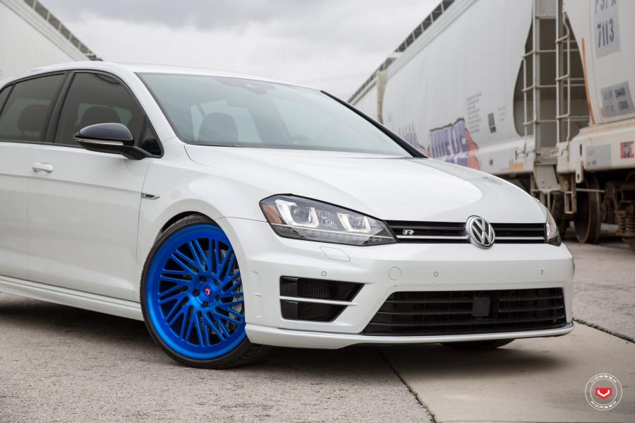 Детали экстерьера Volkswagen Golf R on Vossen Wheels (LC-105T) 2017 года  (фото 22 из 23)
